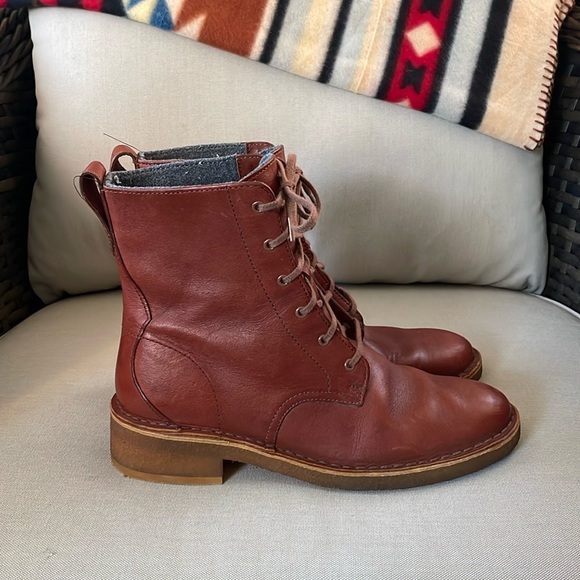 Clarks Originals lace up boots - Picture 1 of 8